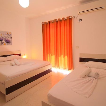 Hotel Argjiro Sarandë エクステリア 写真